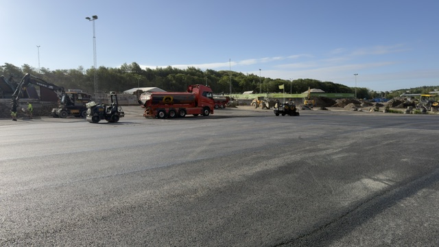 Maskinpark från Asfalt i Göteborg på stor nyasfalterad industriyta