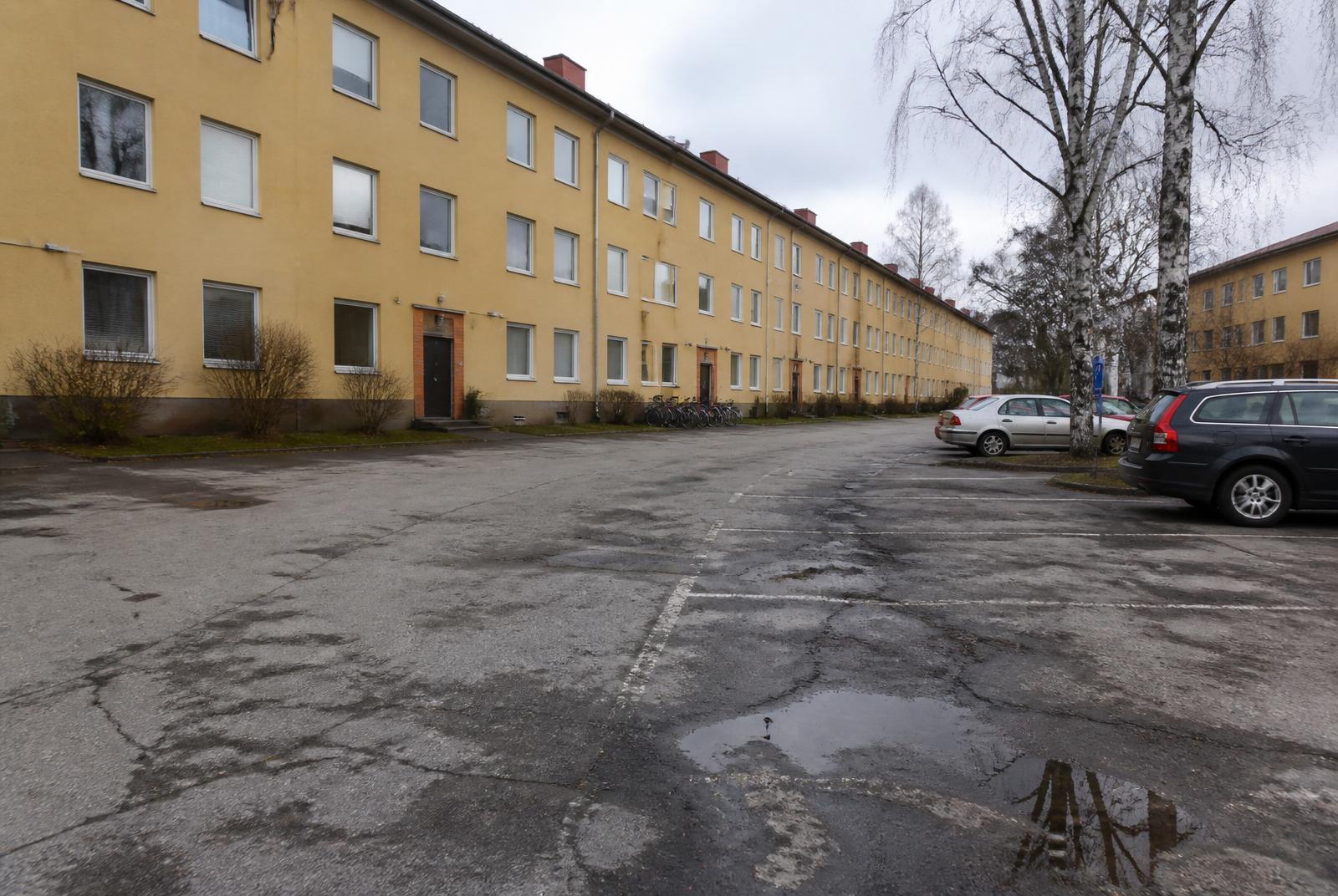 BRF-parkering i Johanneberg före och efter asfaltering och linjemålning