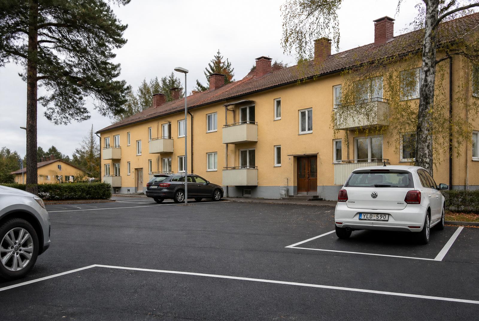 Nylagd asfalt på parkering vid Backaplan på Hisingen