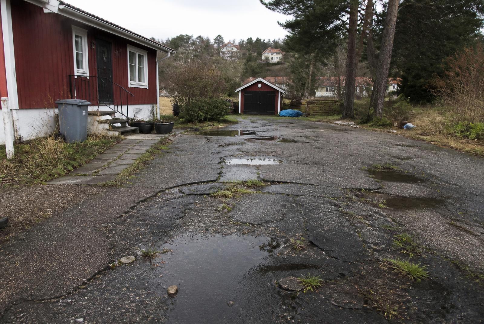 Villauppfart i Askim före och efter asfaltering